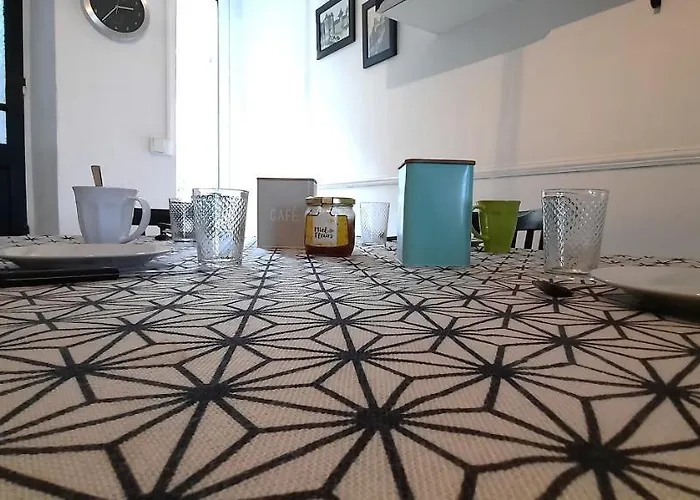 Le 100 * Carcassonne